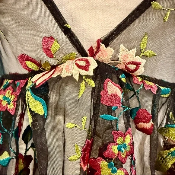 Ecote Floral Embroidered Sheer Top - Picture 6 of 8